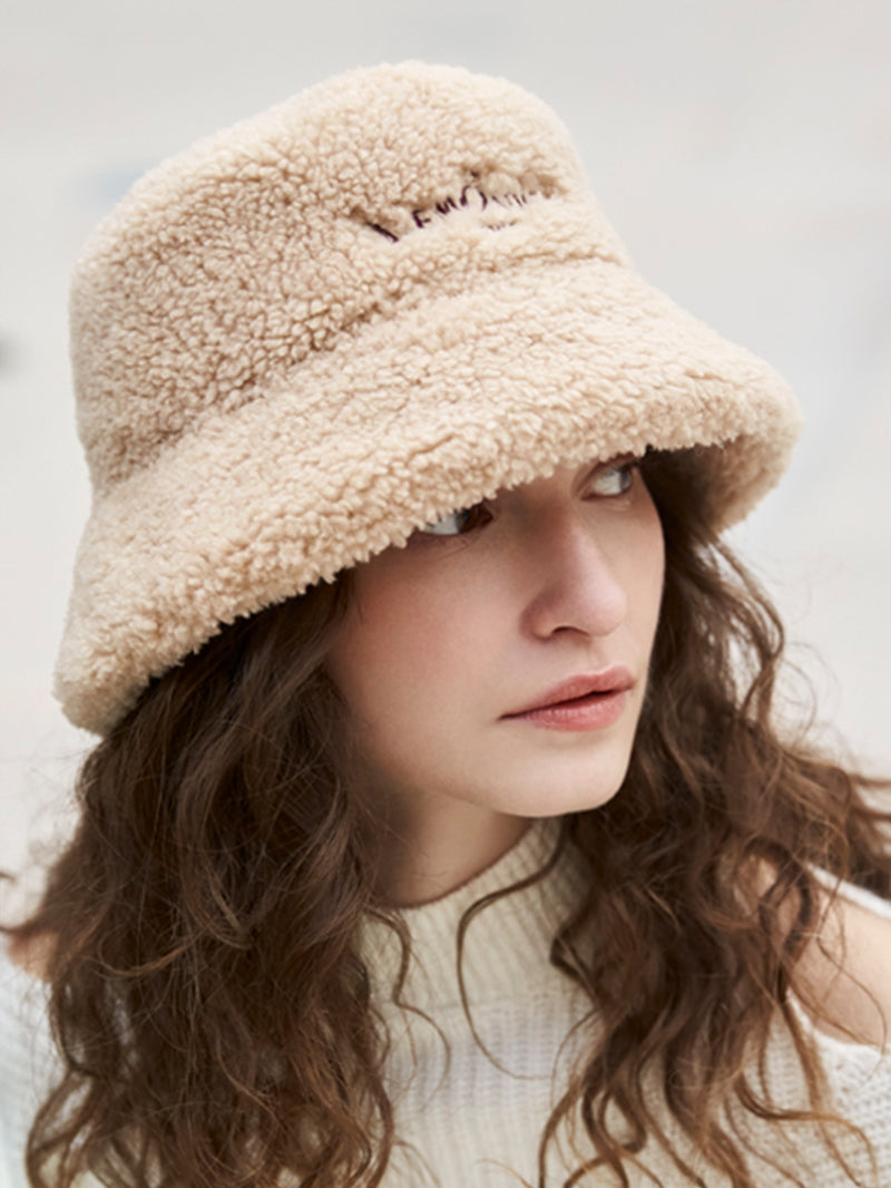 FAUX FUR BUCKET HAT WITH LEMÖNPLET LOGO