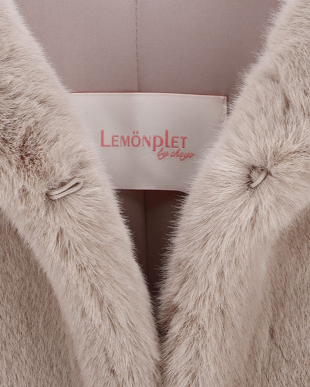 [SIGNATURE LINE] FAUX FUR LAON HOODED MAXI COAT