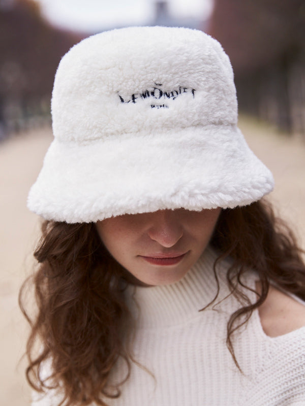 FAUX FUR BUCKET HAT WITH LEMÖNPLET LOGO